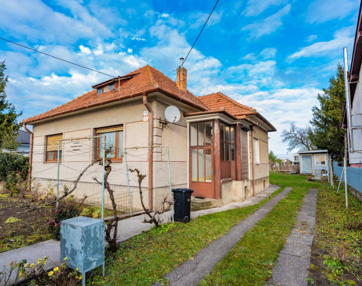 Priestranný rodinný dom s veľkým pozemkom – Bernolákova, Šaľa  