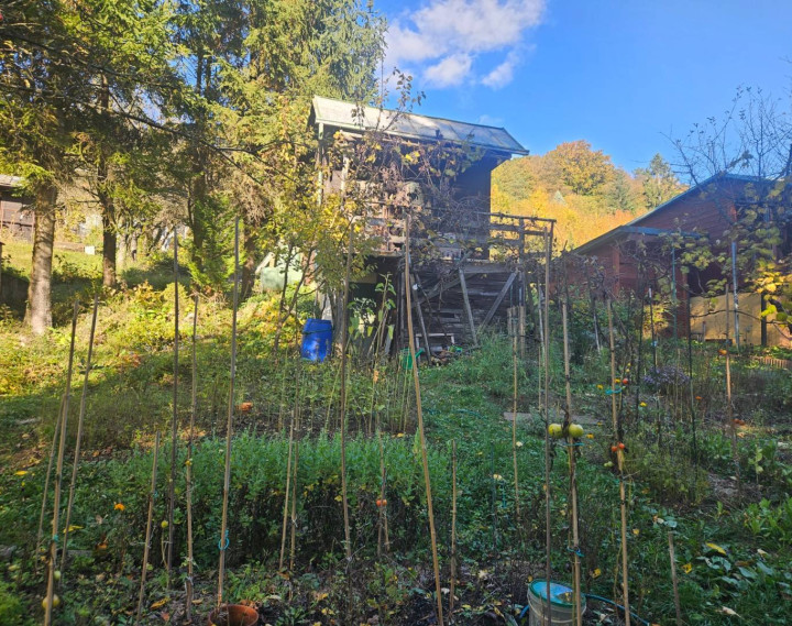 Oddych v srdci prírody - záhrada s chatkou v kúpeľnom meste
