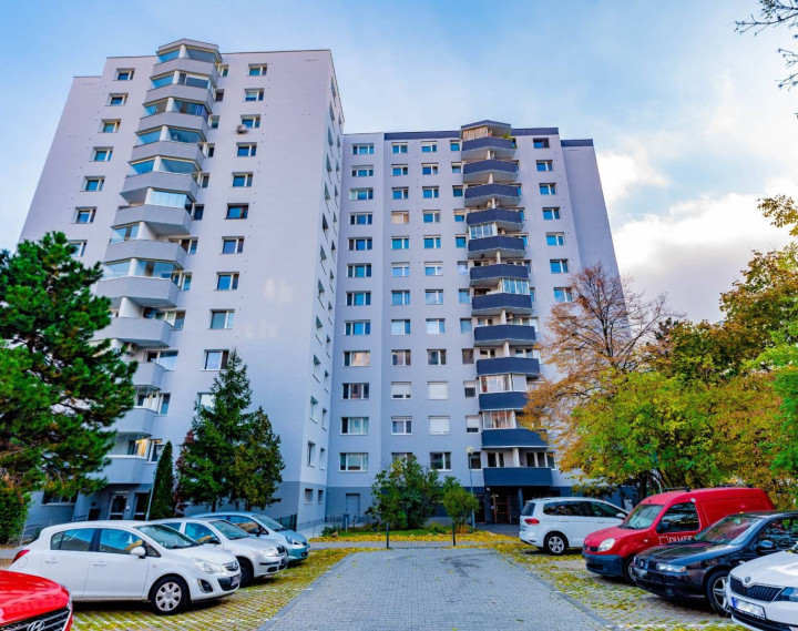 Na predaj novozrekonštruovaný 3-izb. byt s balkónom, 76 m², J. Smreka