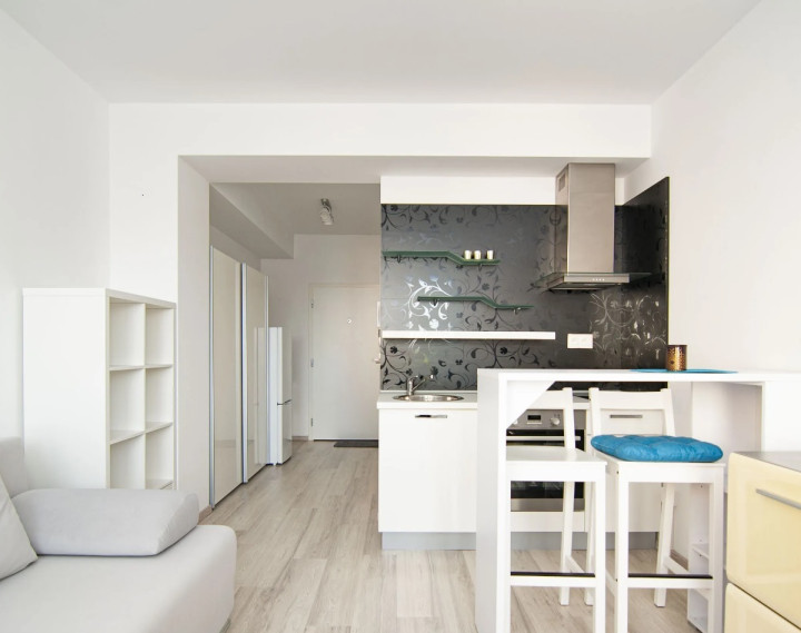 Garsónka s franc. balkónom 23 m², Vietnamská ul, od 01/26