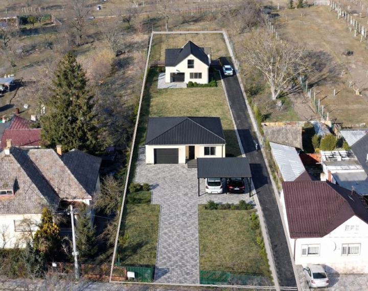 Stavebný pozemok 1950 m2 pre dva domy, 2x všetky IS, Ostrov