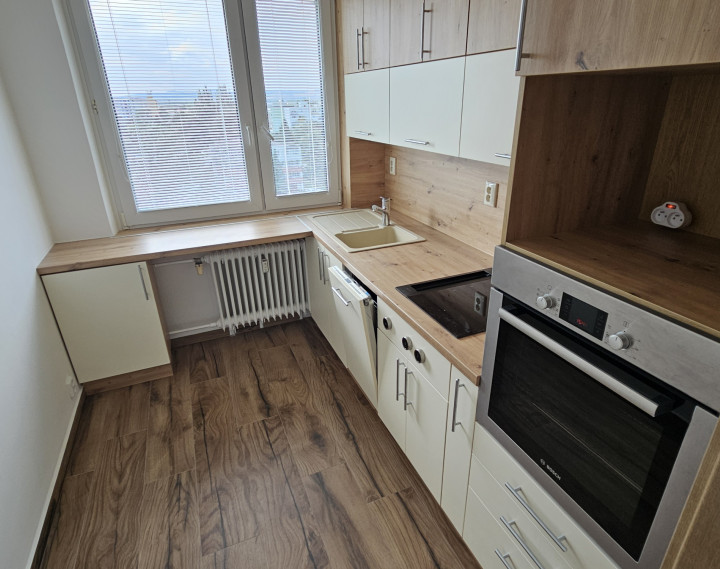 Kúpa veľký 3 izbový byt po rekonštrukcii, Nitra. Hotovosť!