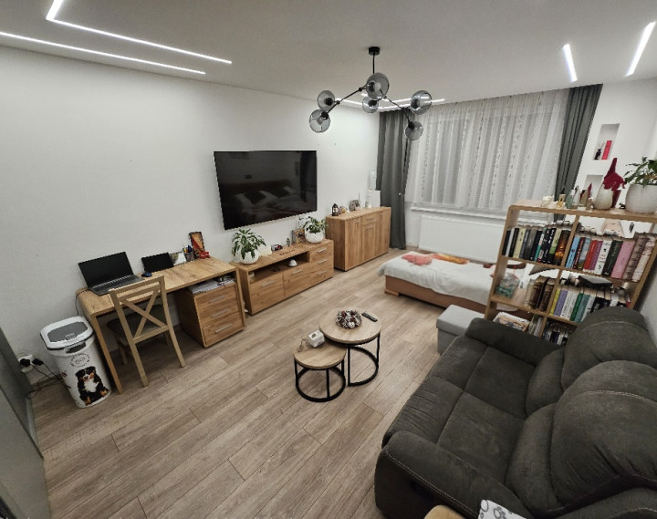 4 izbový byt Bánovce nad Bebravou/CENTRUM-STRED/83 m2/PIVNICA