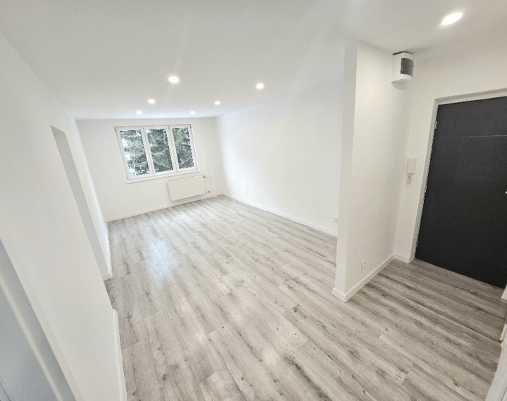 3 izbový byt Bánovce nad Bebravou/CENTRUM/65 m2/BALKÓN/PIVNICA