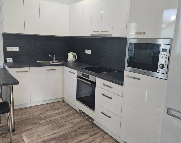 Prenájom - 3 izbový rodinný dom, Nemšová