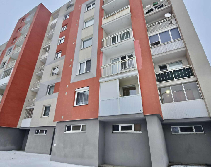 Praktický 1 izbový byt s balkónom a  nerušeným výhľadom, ideálny na investíciu aj prvé bývanie, Piešťany