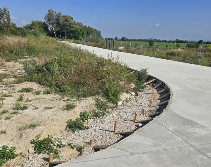 PREDAJ STAVEBNÝ POZEMOK 607 M² BOROVCE /VODA, ELEKTRINA, KANALIZÁCIA/