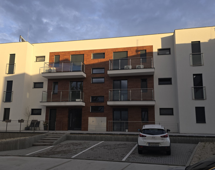 3i BYT 70m² balkón 5m², garáž + parkovacie miesto, novostavba BANKA