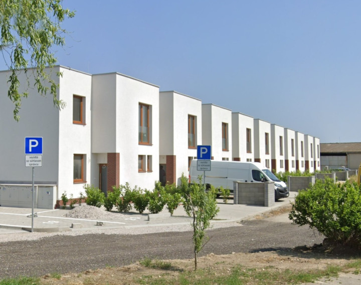 4 IZB. NOVOSTAVBA  RODINNÝ DOM S POZEMKOM 233 M2, NOVÁ DEDINKA