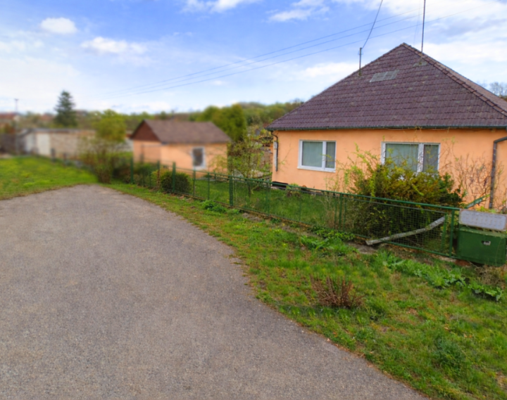 Rodinný dom s 13 árovým pozemkom, Cabaj - Nitra