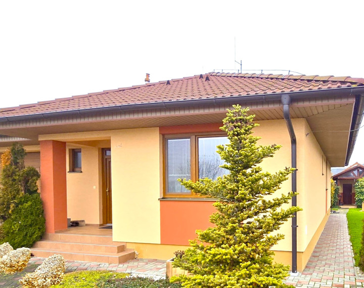 Iba u nás:  Na predaj Zariadený Hotový BUNGALOV, garaz, vysadba v dokoncenej zabyvanej lokalite, pri Piešťanoch (6 km)