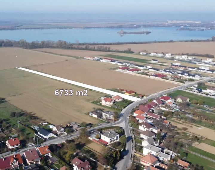 INVESTIČNÝ POZEMOK 6733 m² NA RD  – SOKOLOVCE (okres Piešťany)