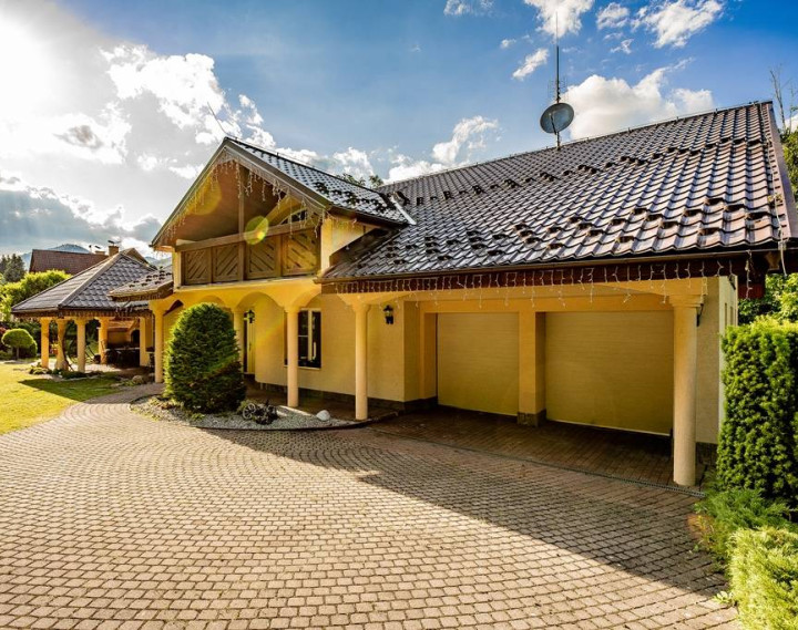 Krásny 7-izbový RD, 328 m² + 1389 m² pozemok, Trebostovo, okres Martin