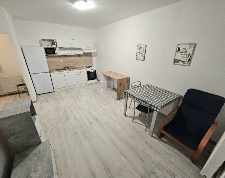 PRENÁJOM Bánovce nad Bebravou/1 IZBOVÝ BYT/CENTRUM/BALKÓN/PIVNICA