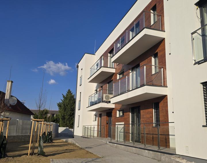 3i BYT 70m² balkón 5m², garáž + parkovacie miesto, novostavba BANKA