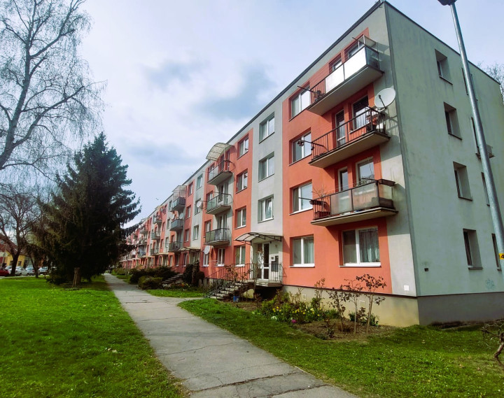 Svetlý 2-izbový byt s balkónom v žiadanej lokalite – Staničná ulica, Piešťany – 49,3 m²