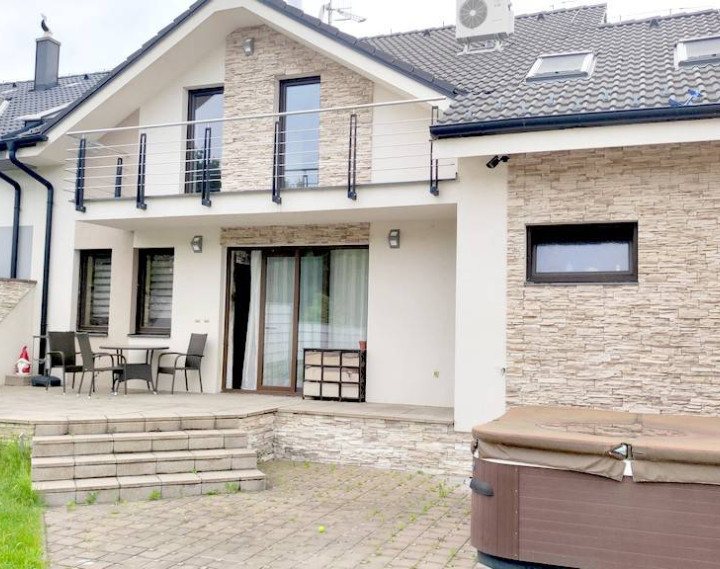 SKVELÁ PONUKA!!! 5 izbový rodinný dom s garážou, Moravany nad Váhom