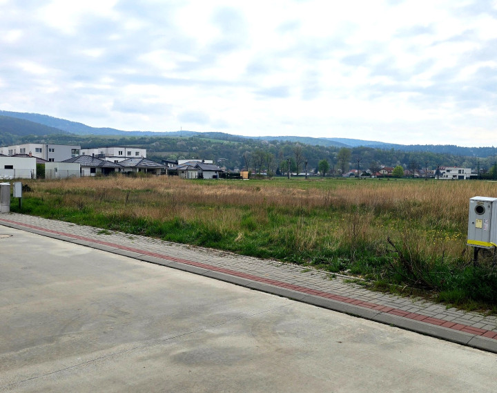 Pozemok s platným stavebným povolením na dvojdom – Banka pri Piešťanoch, 470 m²
