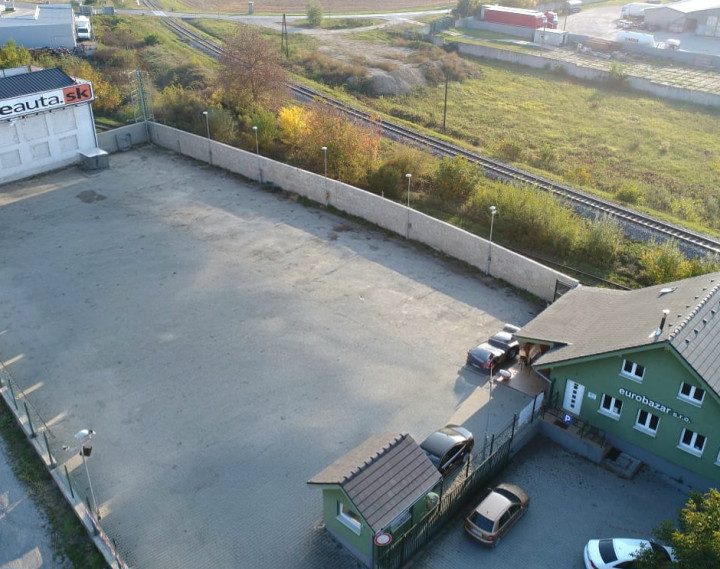 Komerčný areál pri hlavnom ťahu –Bánovce nad Bebravou 2466m2