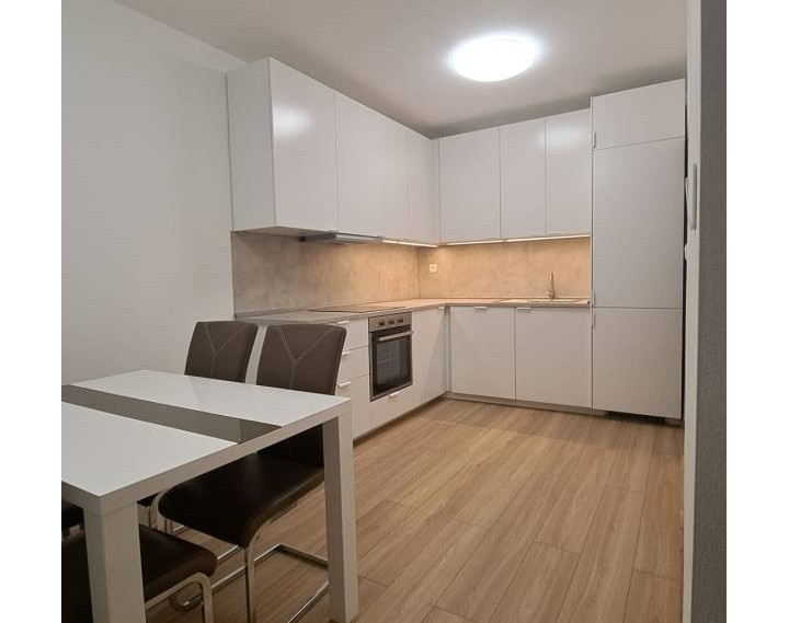 Prenájom 2 izbového bytu v novostavbe, Dubnica nad Váhom, 66 m2