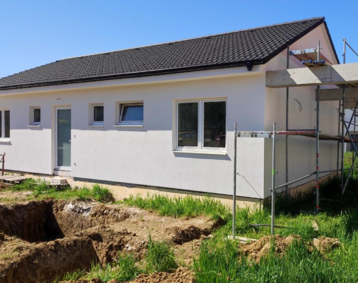 Novostavba rodinného domu-bungalov, Sokolovce