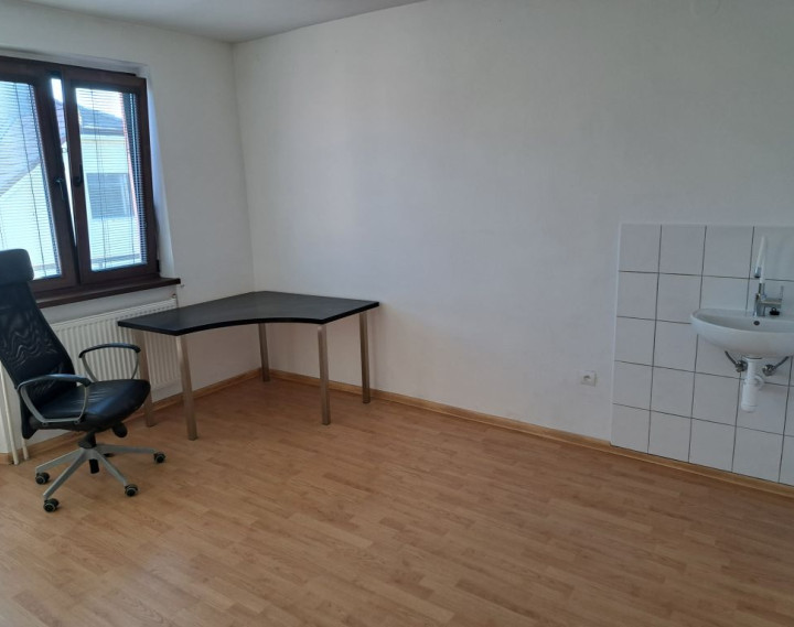 Prenájom priestorov schválených na služby 18m2, Hodžova Piešťany