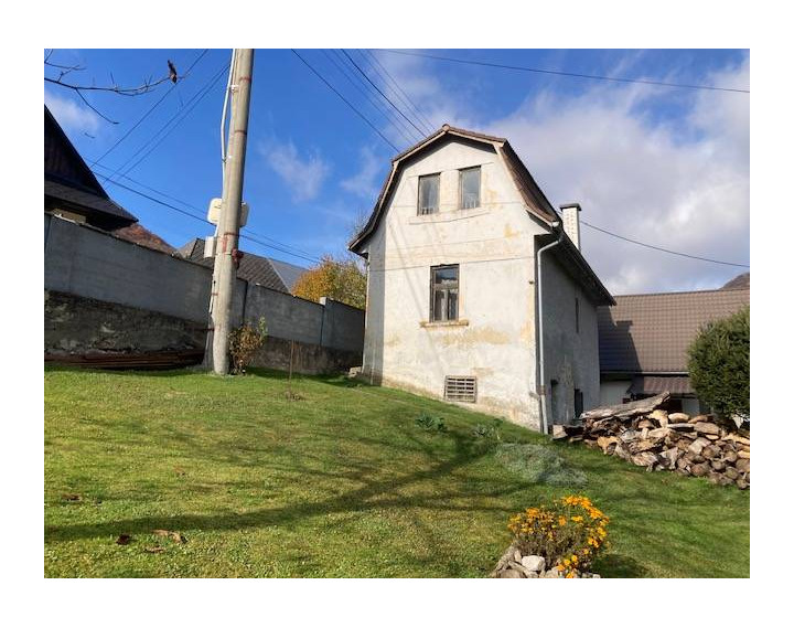 Predáme rodinný dom - Košecké Rovné, pozemok 284 m2