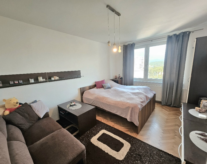 1 izbový byt Bánovce nad Bebravou-CENTRUM-STRED/BALKÓN/ 44m2