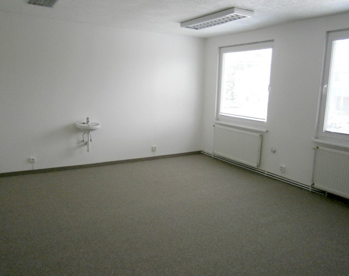 Prenájom kancelárskych priestorov-31m2, Vrbovská Cesta, Piešťany