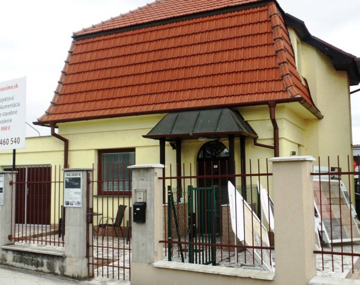 Na prenájom administratívna budova 160 m2 s garážou - Nové Mesto nad Váhom