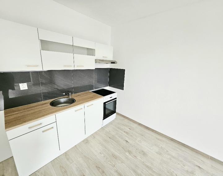PRENÁJOM 1 IZBOVÝ BYT /34 M2/ SEVER / BALKÓN/ PIVNICA