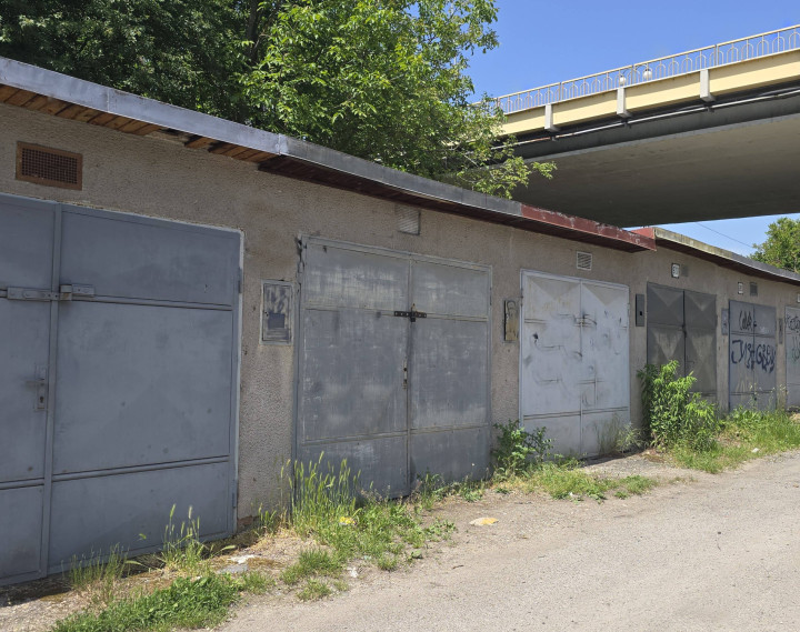 NA PREDAJ MUROVANÁ GARÁŽ 18 m² VO ZVOLENE – ELEKTRINA, VLASTNÝ POZEMOK, VÝBORNÁ LOKALITA