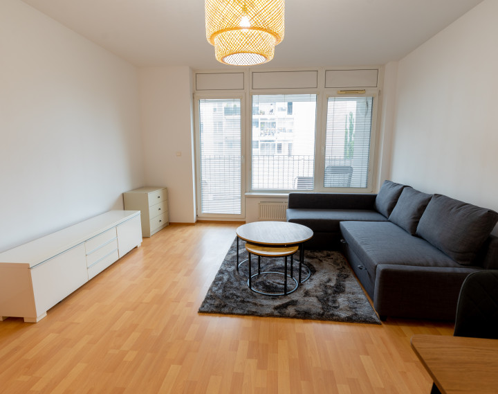 Na prenájom luxusný 2-izbový byt, 73 m², garážové státie, Bratislava – Ružinov (Hrachová), ihneď voľný