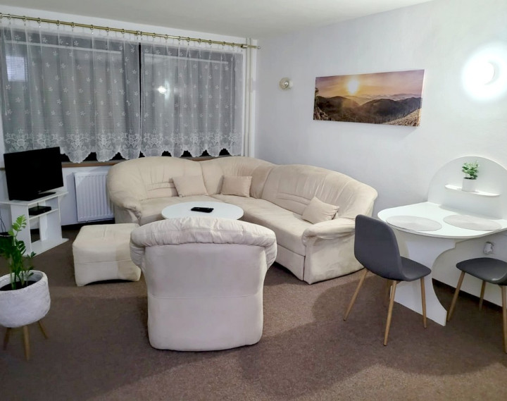 Prenájom 2 izbový byt s parkovaním Pod Párovcami, Piešťany.