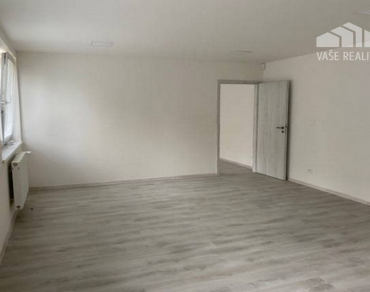 Kancelárske a prevádzkové priestory- Dubnica nad Váhom (52 m2, 104 m2)
