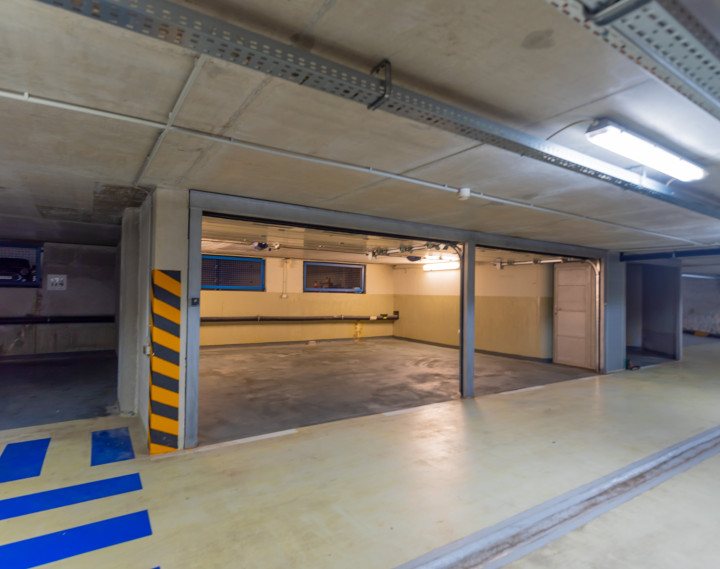 Na prenájom 2-garáž, 42 m², v garážovom dome, Cintorínska ul., voľný od 1.9.