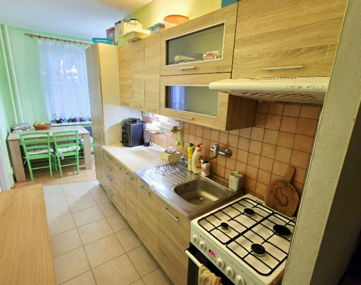 4 izbový byt Bánovce nad Bebravou /CENTRUM - STRED / 80 m2/ PIVNICA