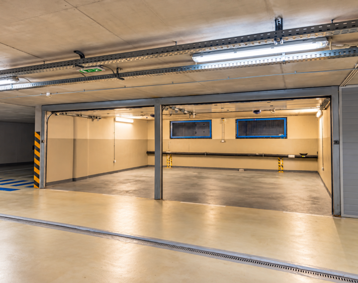 Na prenájom 2-garáž, 42 m², v garážovom dome, BA - Staré Mesto - centrum, Cintorínska ul., ihneď voľná