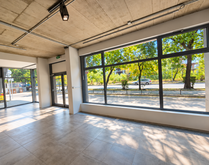 Na prenájom obchodný priestor, 175 m², Ružinov – Tomášikova, priamy vstup z ulice, veľké výklady