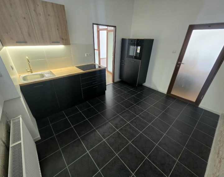 PRENÁJOM Bánovce nad Bebravou/2 IZBOVÝ BYT/CENTRUM-STRED/70m2