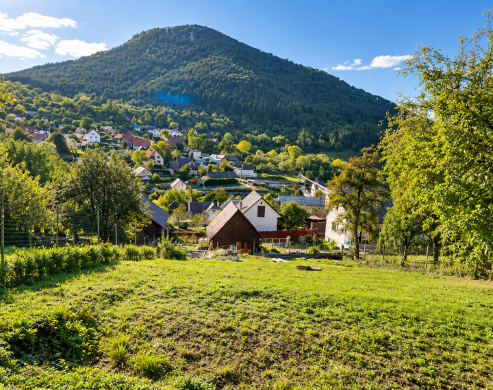 Stavebný pozemok 750 m2 v Košeckom Podhradí s nádherným výhľadom