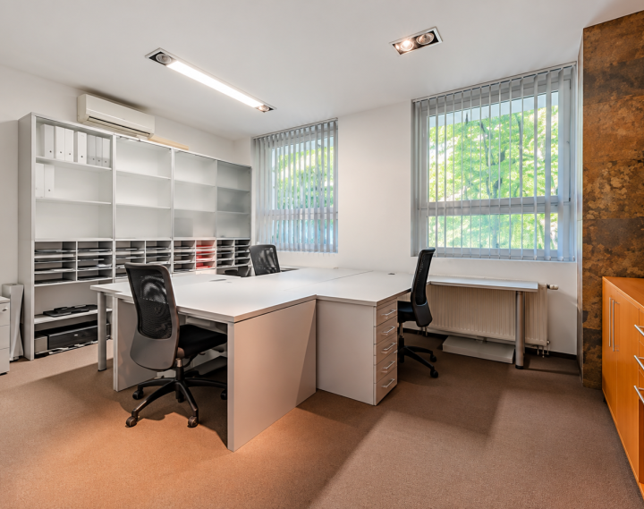 Kancelárie v coworkingovom priestore, Tomášikova ul., klimatizovaný, zasadačka, optika