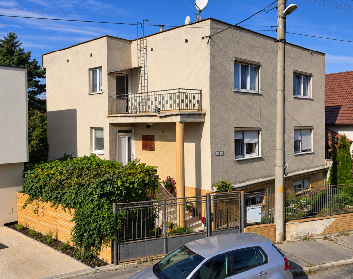 6-izbový rodinný dom s krásnou okrasnou záhradou – Piešťany, Floreát