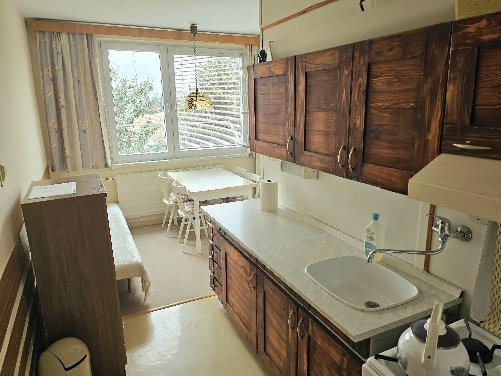 2,5 izbový byt Bánovce nad Bebravou / CENTRUM- STRED / KOMPLETNE ZARIA