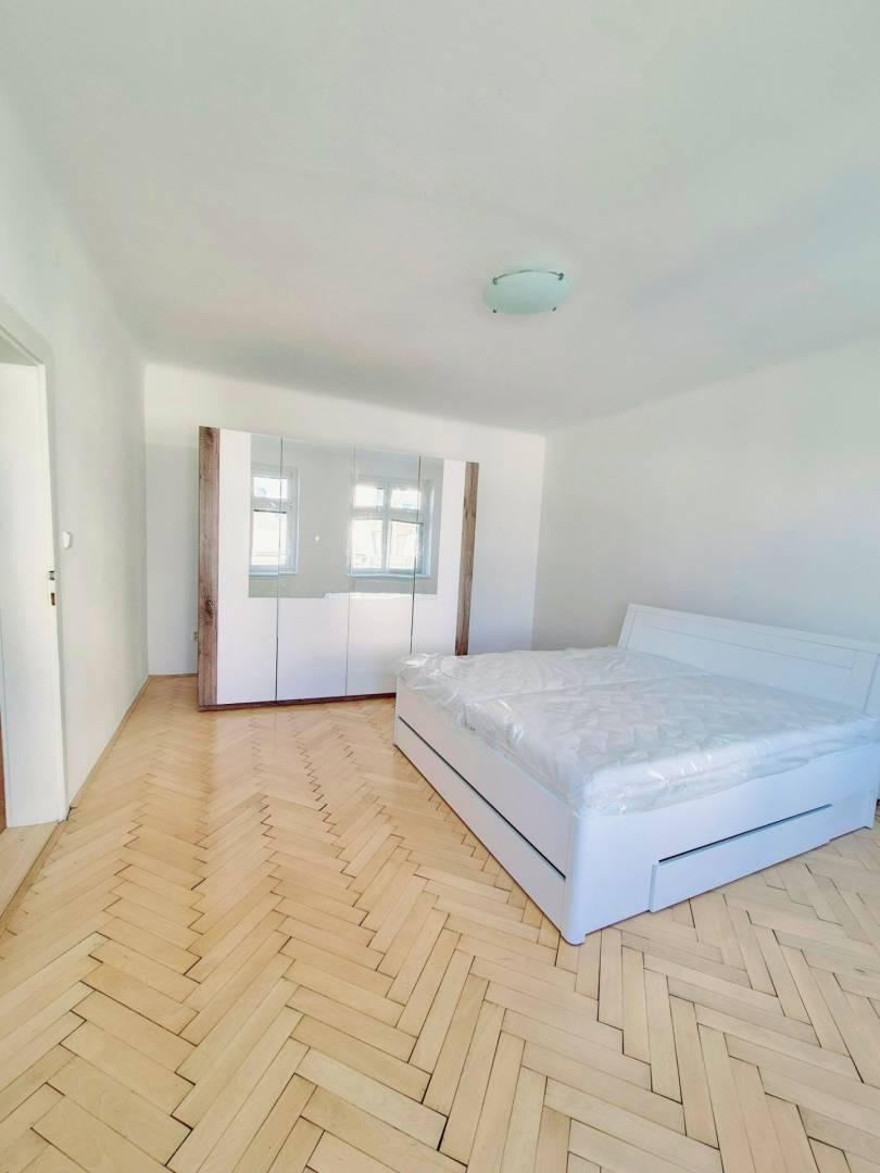 Na prenájom staromestský 3-izbový byt, Tobrucká ul., BA – Staré Mesto