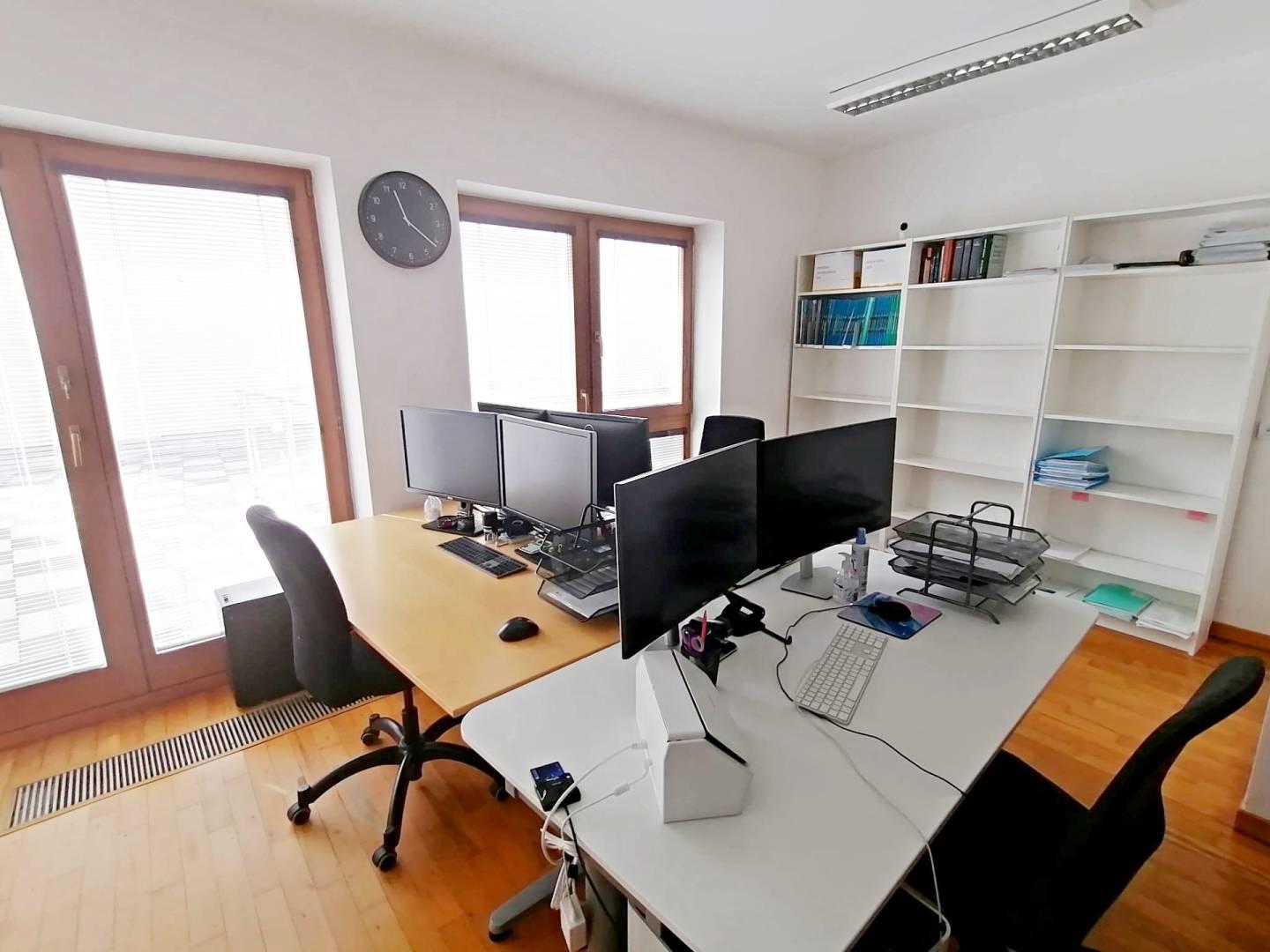 Na prenájom kancelársky priestor s terasou, Ventúrska ul., ihneď voľný