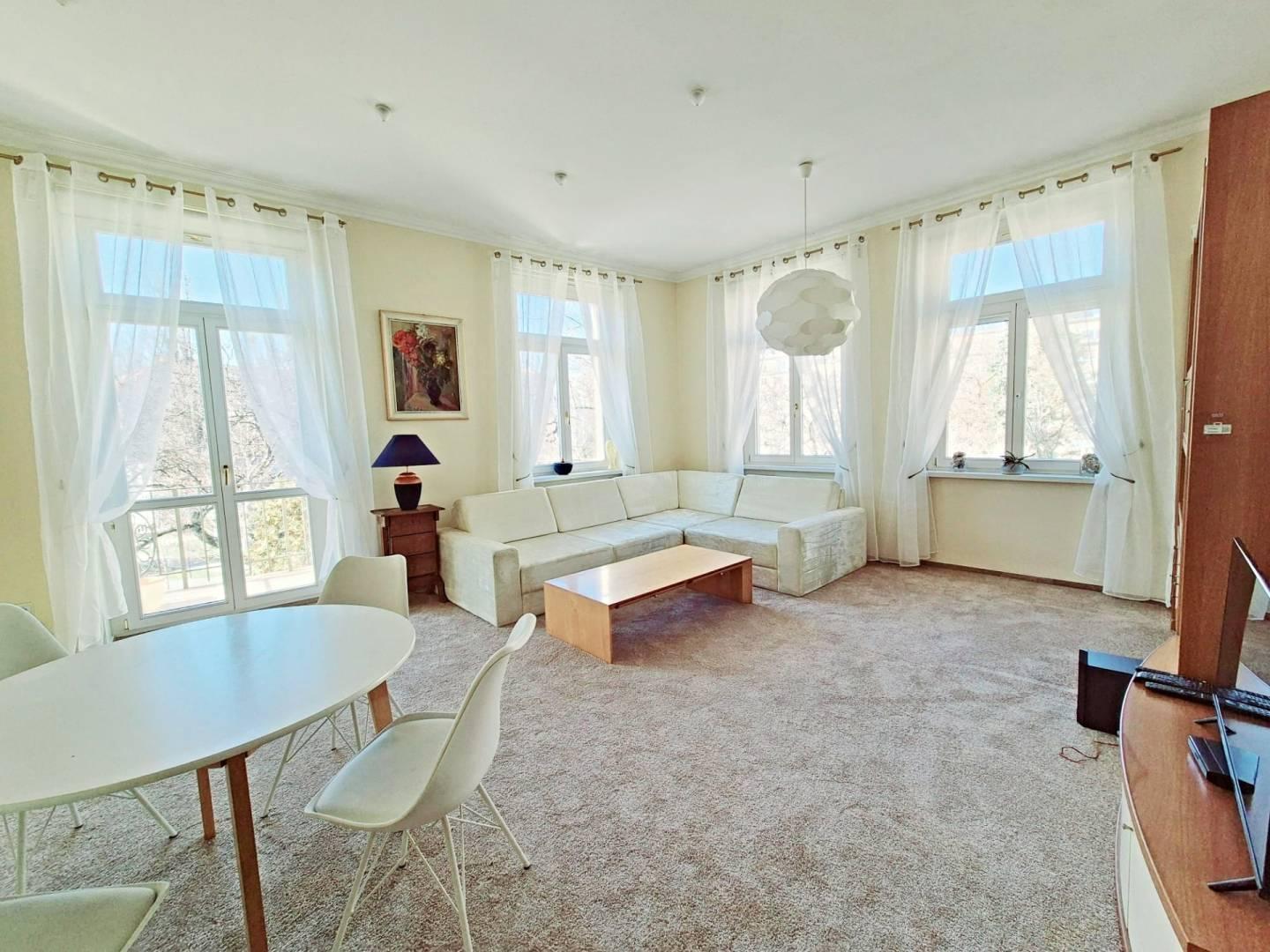 Na prenájom krásny 3-izbový staromestský byt 111 m², Senkiewiczova