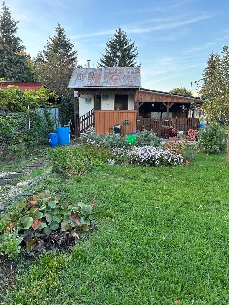 Záhrada s domčekom v lukratívnej oblasti