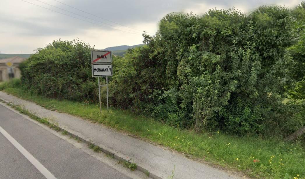 Predaj spoluvlastnícky podiel 1200 m2 pozemku - Banka / Moravany n/V