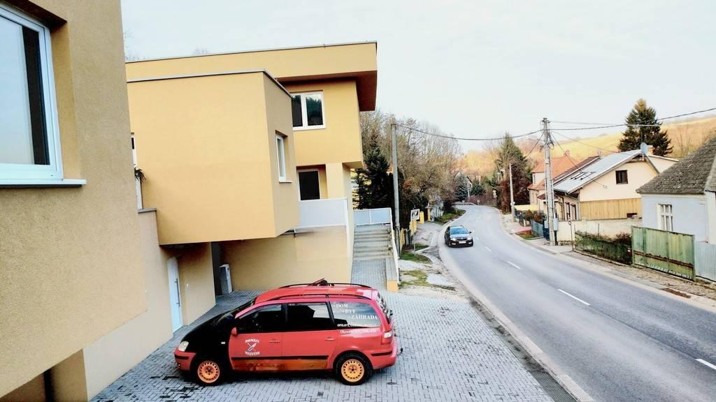 AKCIA !!! 135.000,-€, Trojizbový mezonetový byt Banka pri Piešťanoch